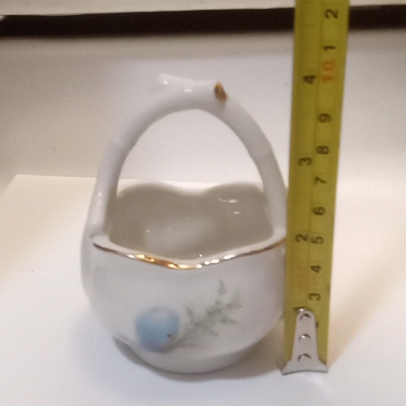 Adorable Fine Porcelain Trinket Bird Basket - Picture 3 of 10